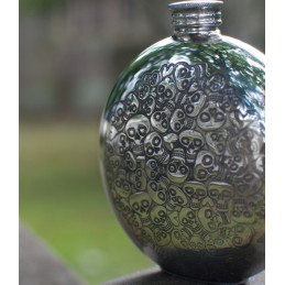 Love Skulls Round Pewter Flask - 3